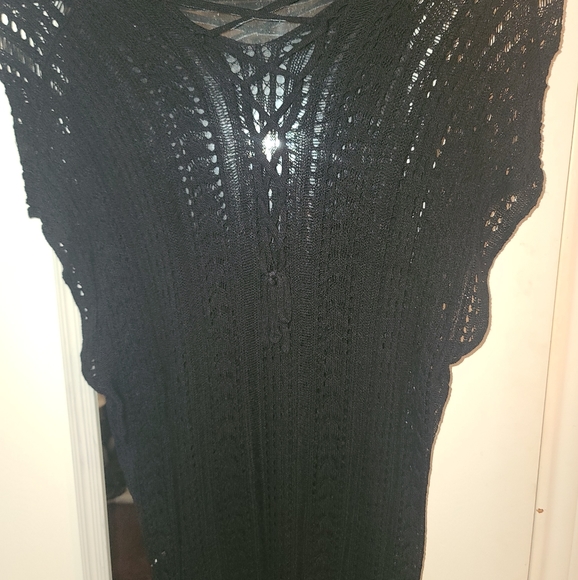 Short sleeve sweater. - Picture 1 of 2